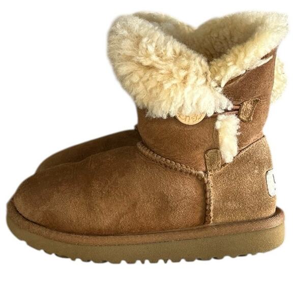 Unisex Kids UGG Bailey Button 5991T Suede Faux Fur Lined Snow Boot Size 11 Brown - Picture 1 of 6